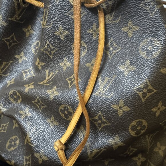 In Box Louis Vuitton bag! Never used - Picture 9 of 9